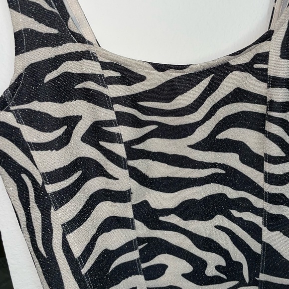 Sparkly zebra tank top - Picture 4 of 5